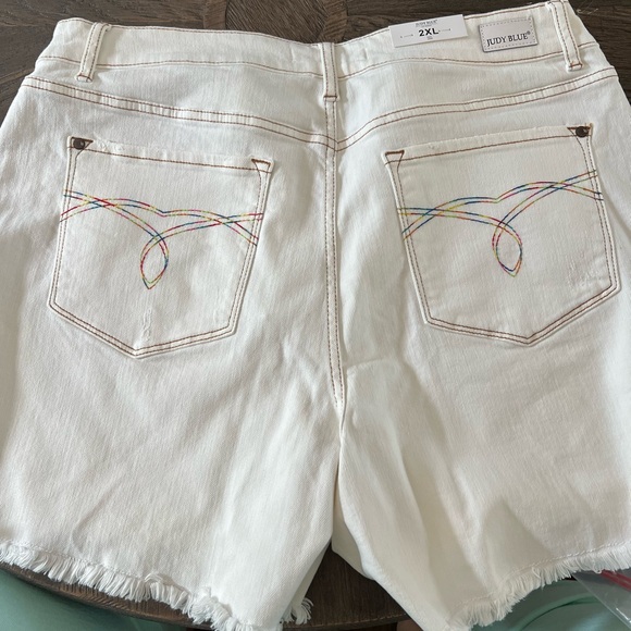 Judy Blue shorts - Picture 3 of 4
